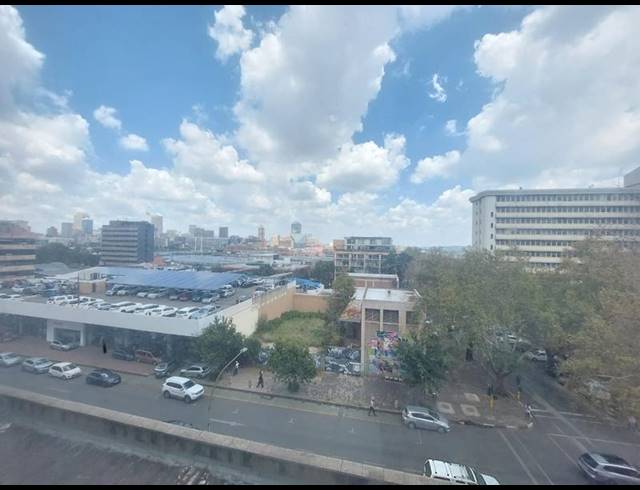 1 BEDROOM APARTMENT FOR SALE IN BRAAMFONTEIN